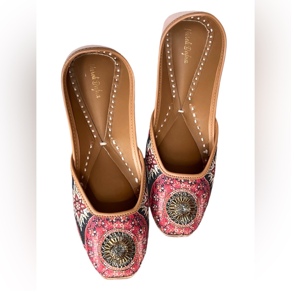 Vareli Bafna Pink Multi-Colored Printed Embroidered Juttis - EU 38 - Picture 2 of 9